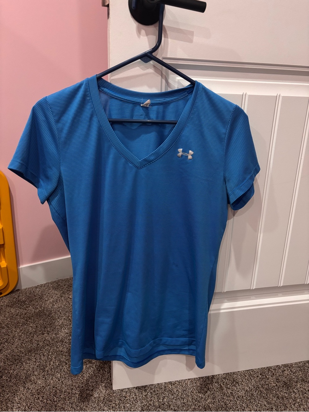 Under Armour Women’s Electric Blue V-Neck Short Sleeve Tee